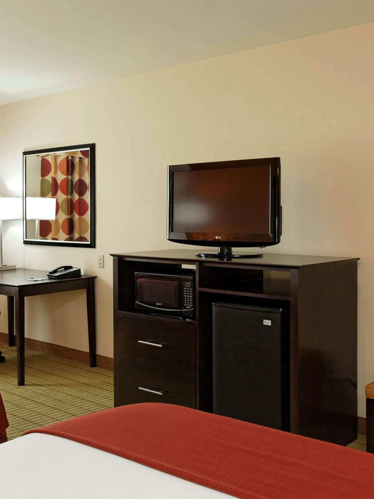 Hotel Holiday Inn Express Hotel & Suites Florence Northeast photo 2