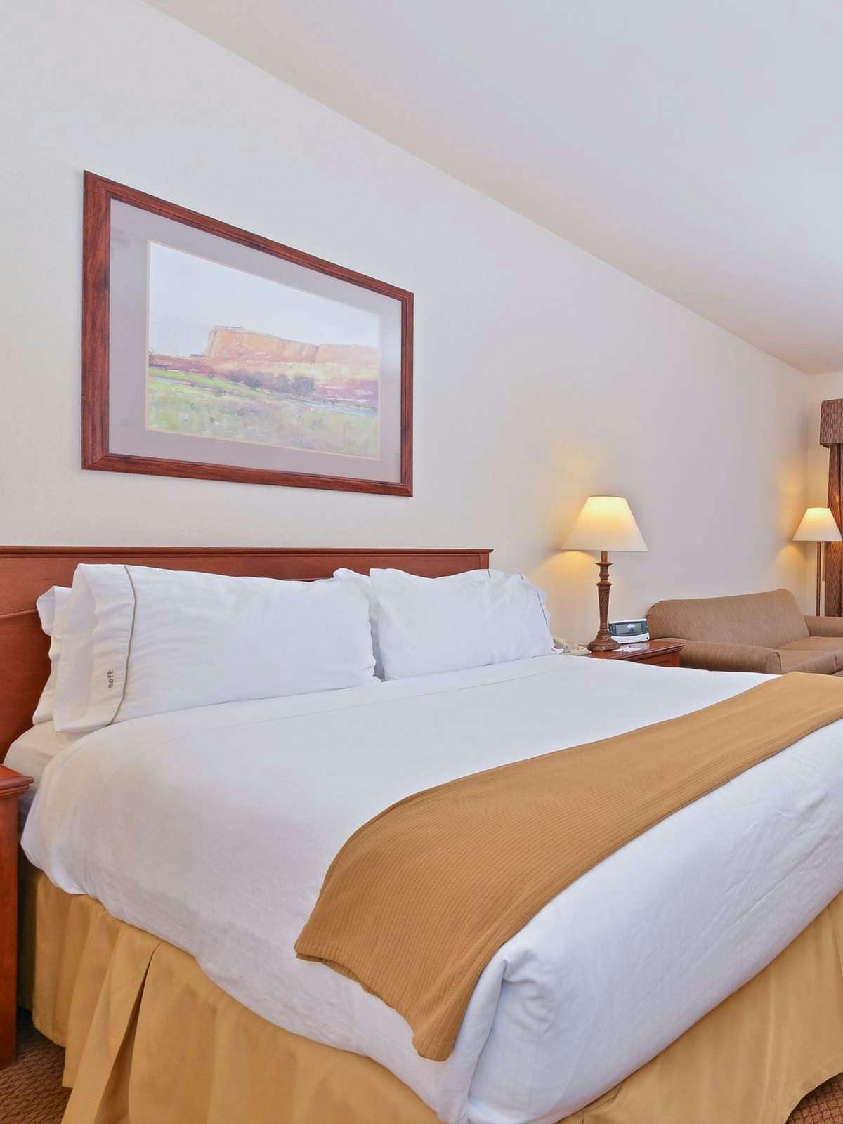 Hotel Holiday Inn Express Hotel & Suites Farmington photo 1