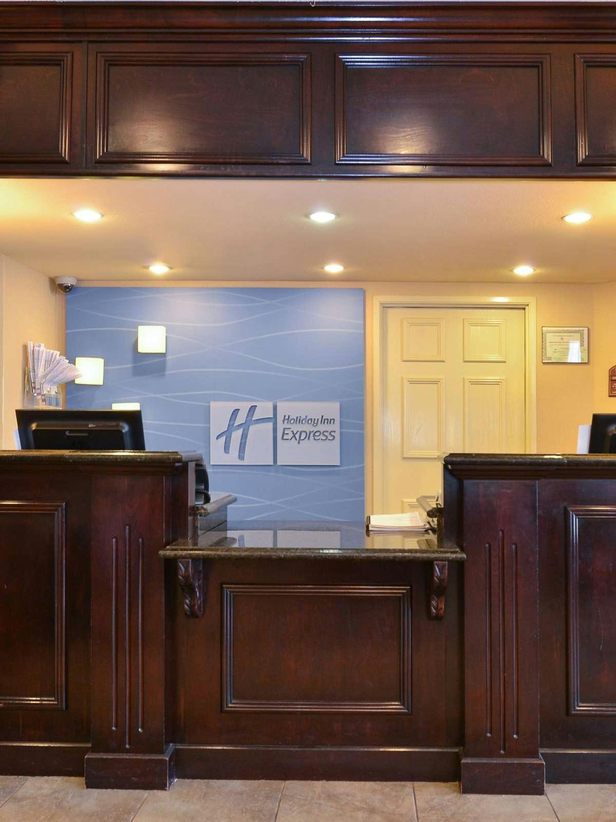 Hotel Holiday Inn Express Hotel & Suites Farmington photo 4