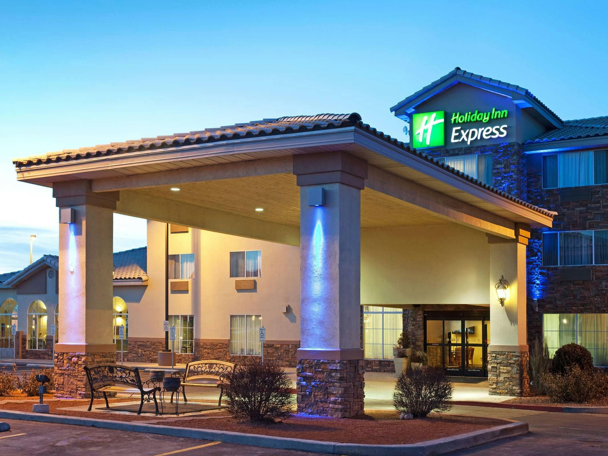 Holiday Inn Express Hotel & Suites Farmington