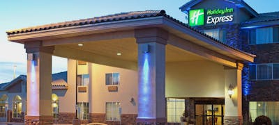 Holiday Inn Express Hotel & Suites Farmington