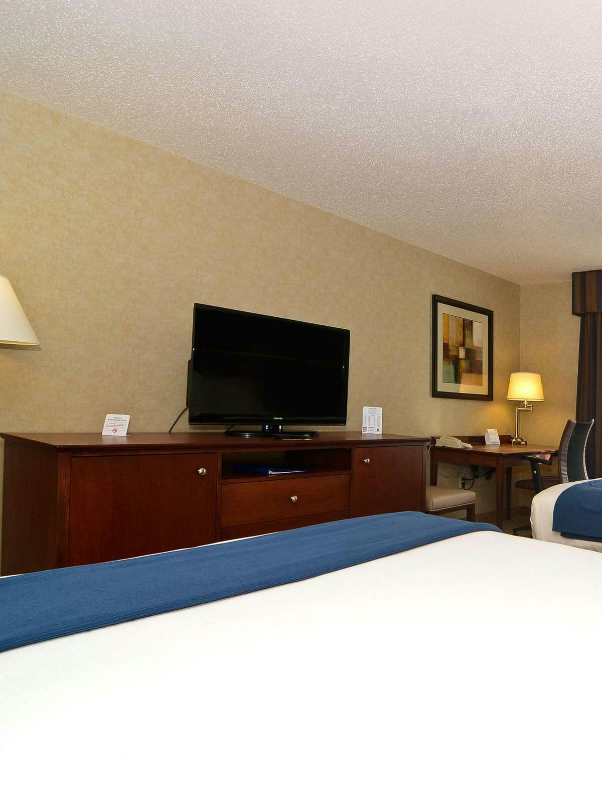 Hotel Holiday Inn Express Hotel & Suites Fort Atkinson photo 2