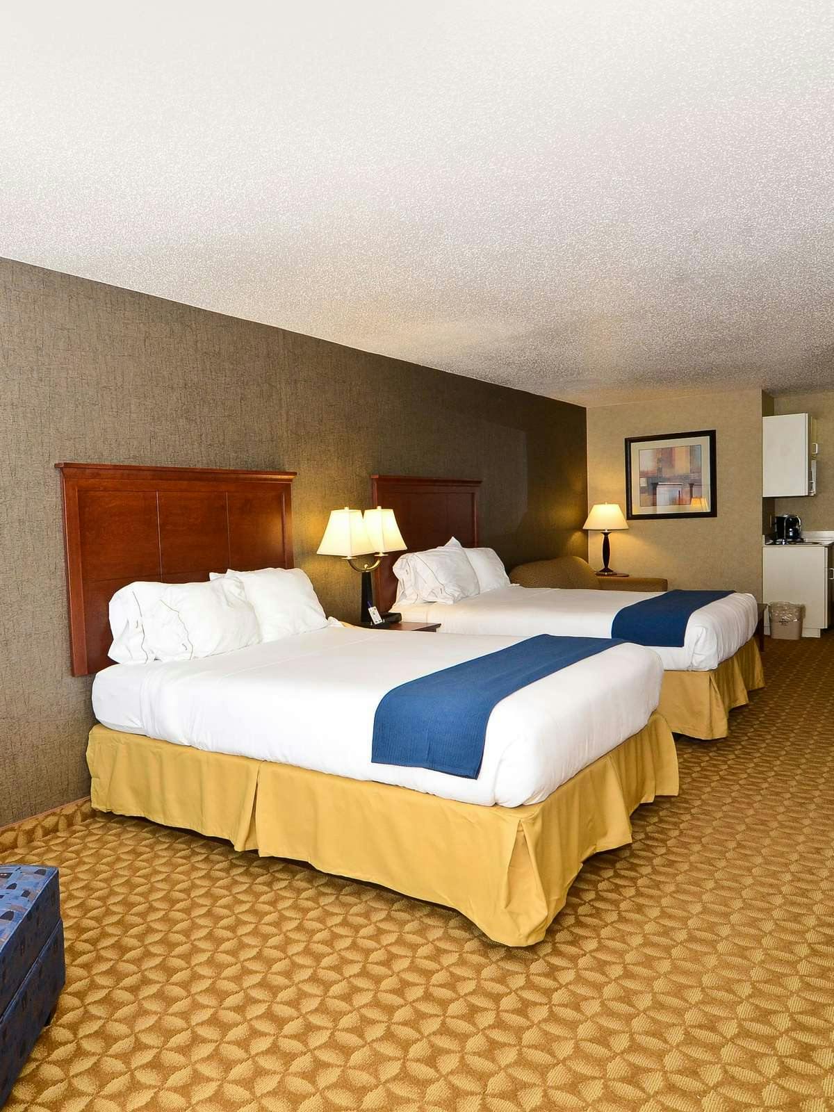 Hotel Holiday Inn Express Hotel & Suites Fort Atkinson photo 1