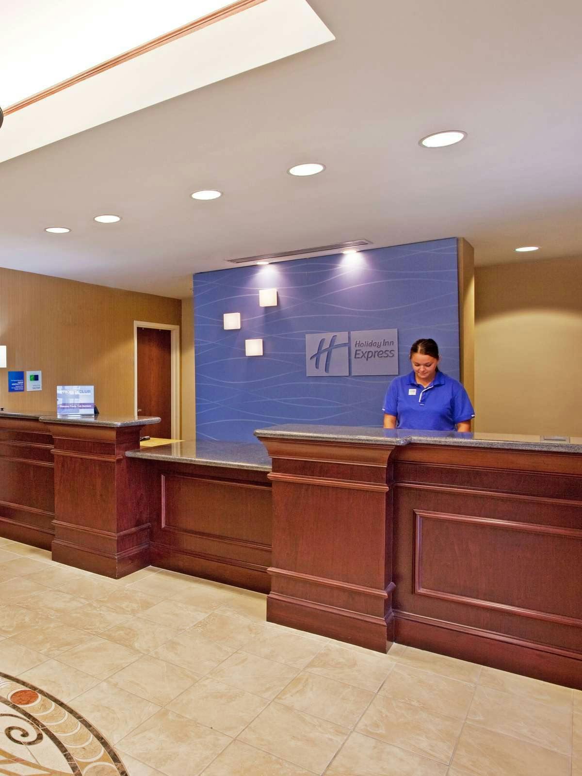 Hotel Holiday Inn Express Hotel & Suites Franklin photo 3