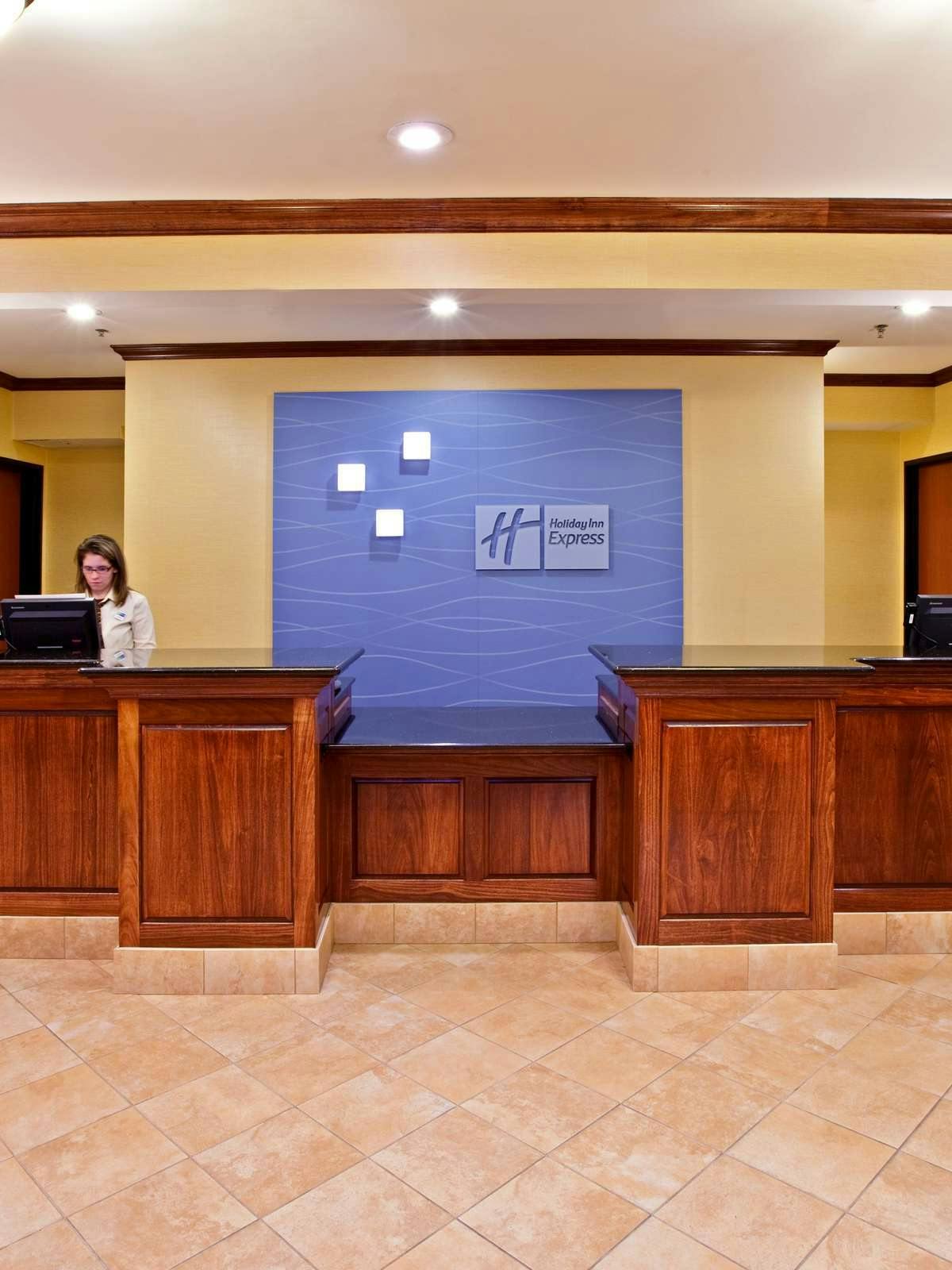 Hotel Holiday Inn Express Hotel & Suites Franklin photo 4