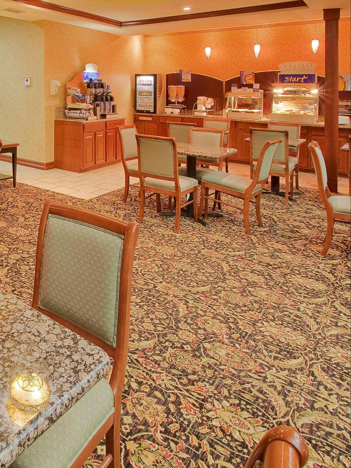 Hotel Holiday Inn Express Hotel & Suites Fort Worth Western Center photo 5