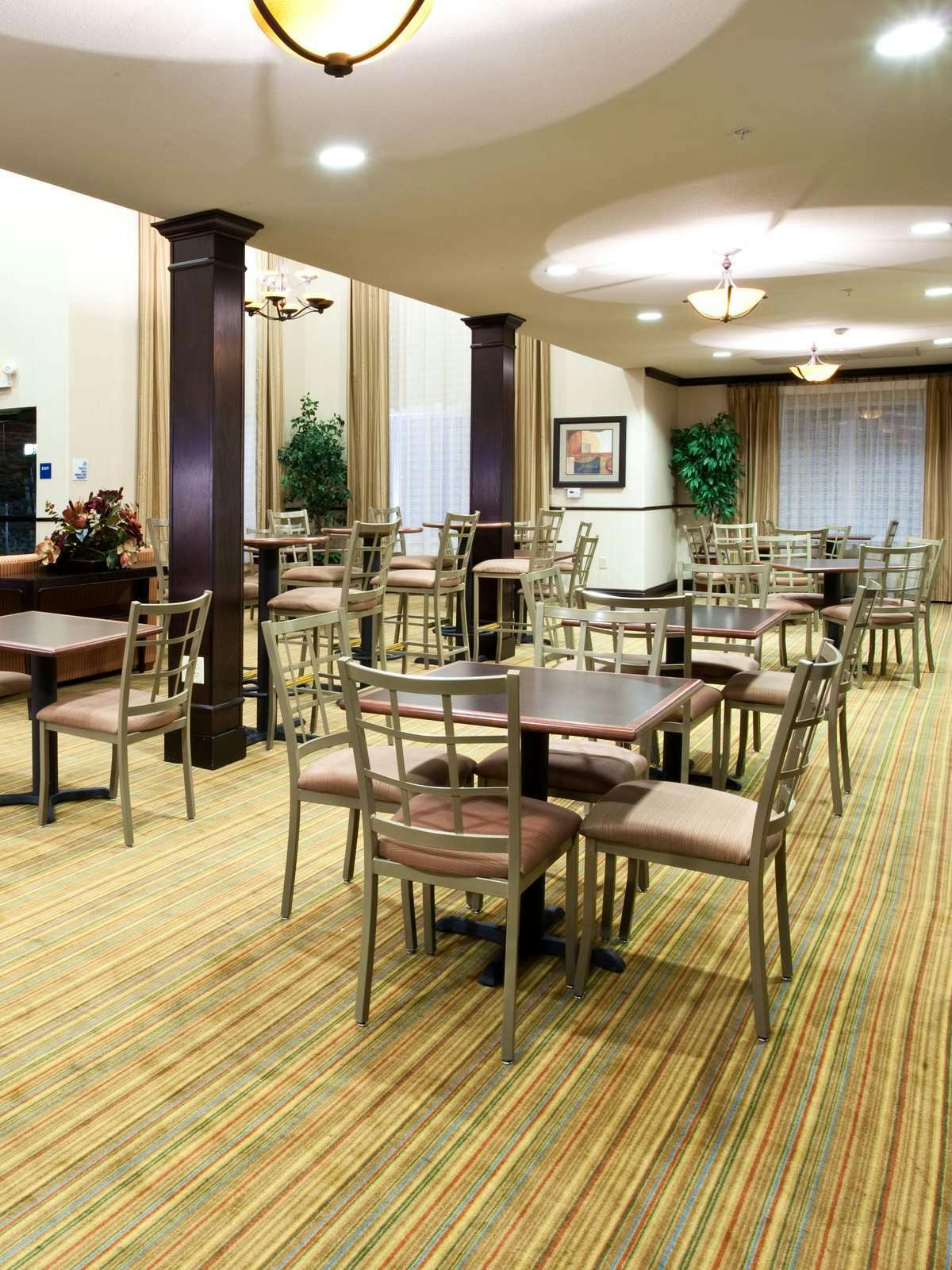 Hotel Holiday Inn Express Hotel & Suites Fresno South photo 3