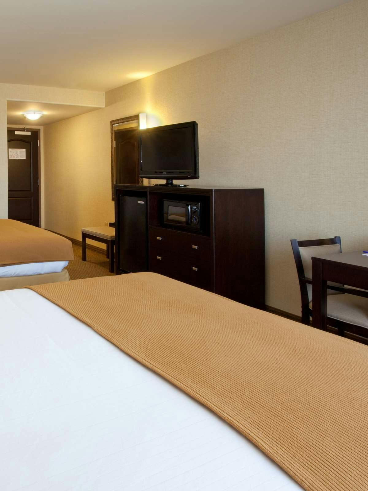 Hotel Holiday Inn Express Hotel & Suites Fresno South photo 2