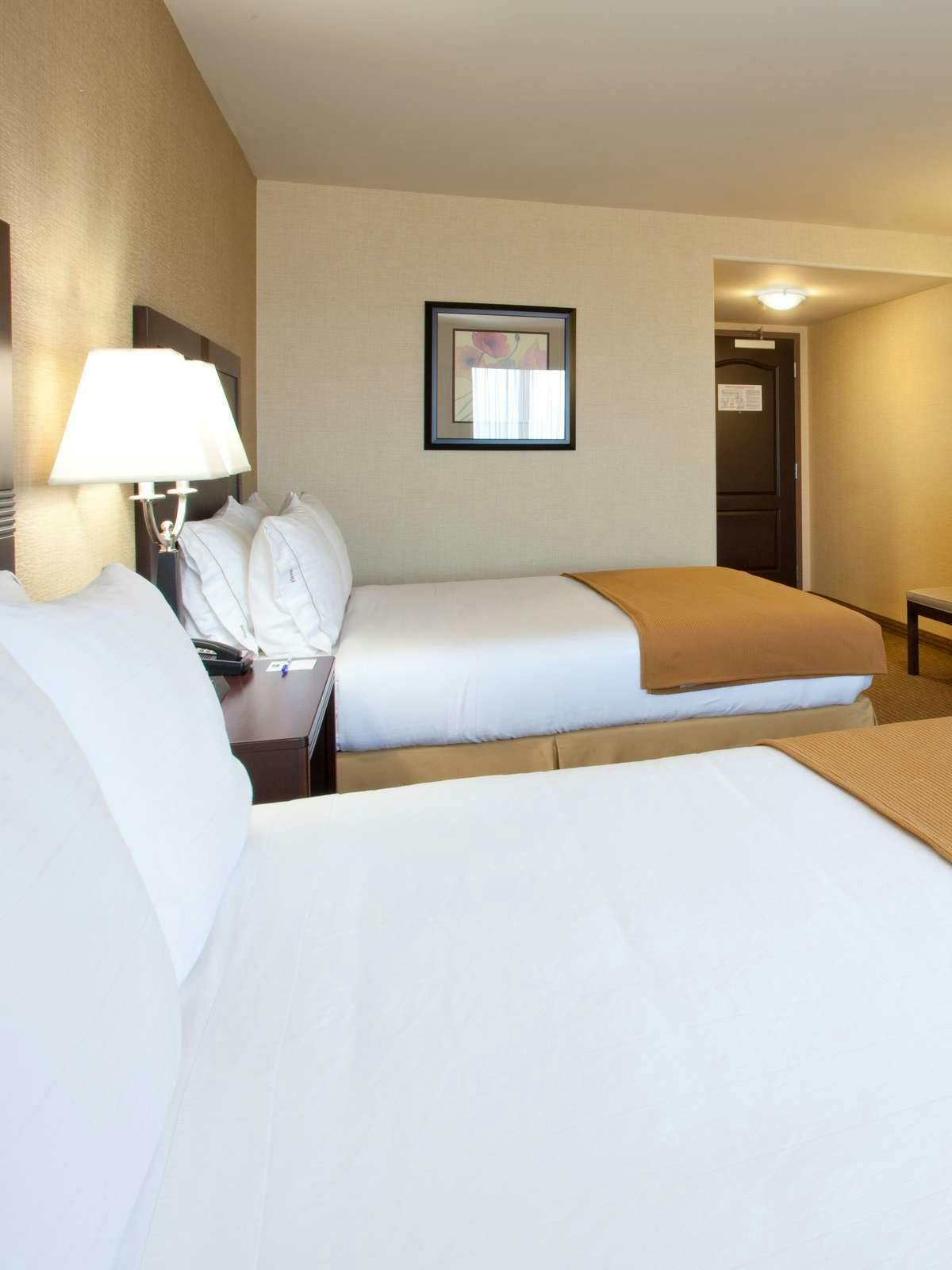 Hotel Holiday Inn Express Hotel & Suites Fresno South photo 1