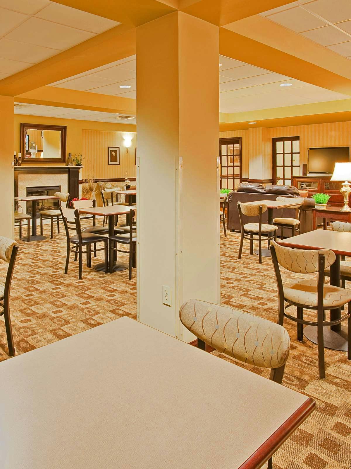 Hotel Holiday Inn Express Hotel & Suites Gadsden West photo 3