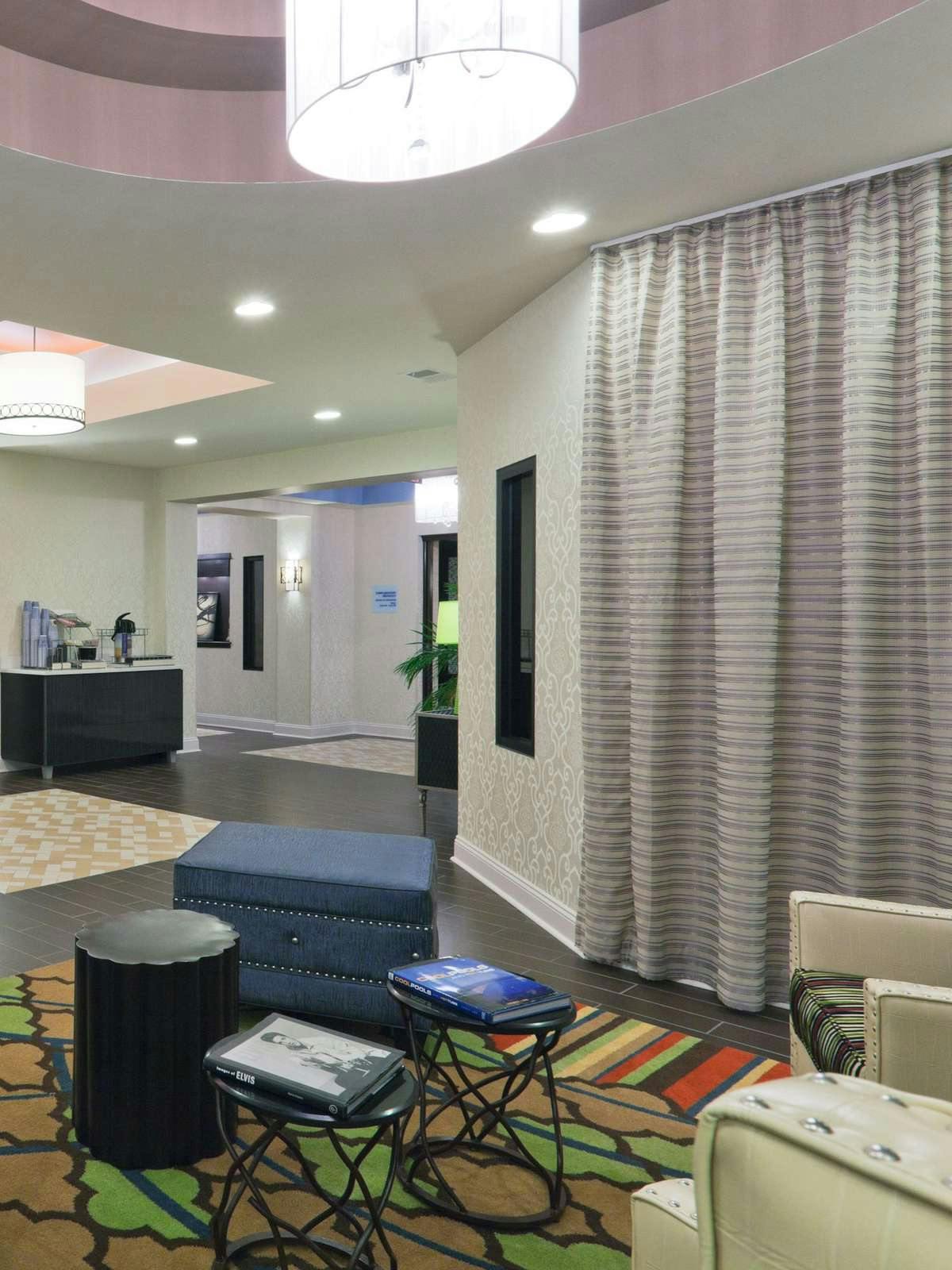 Hotel Holiday Inn Express Hotel & Suites Fulton photo 3