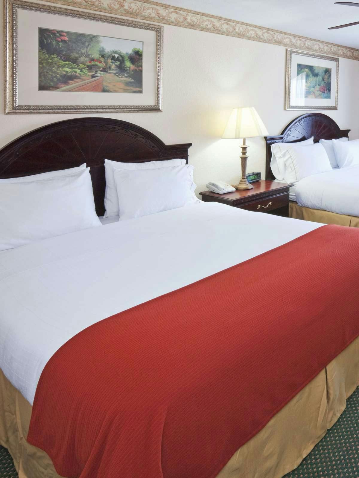 Hotel Holiday Inn Express Hotel & Suites Gainesville photo 1
