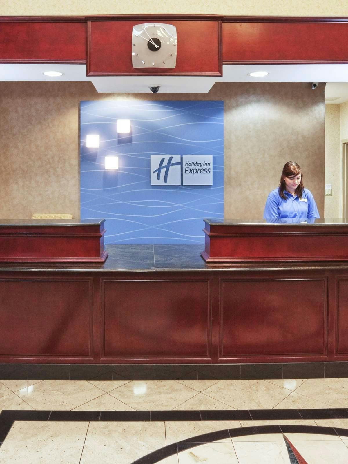 Hotel Holiday Inn Express Hotel & Suites Gainesville photo 3
