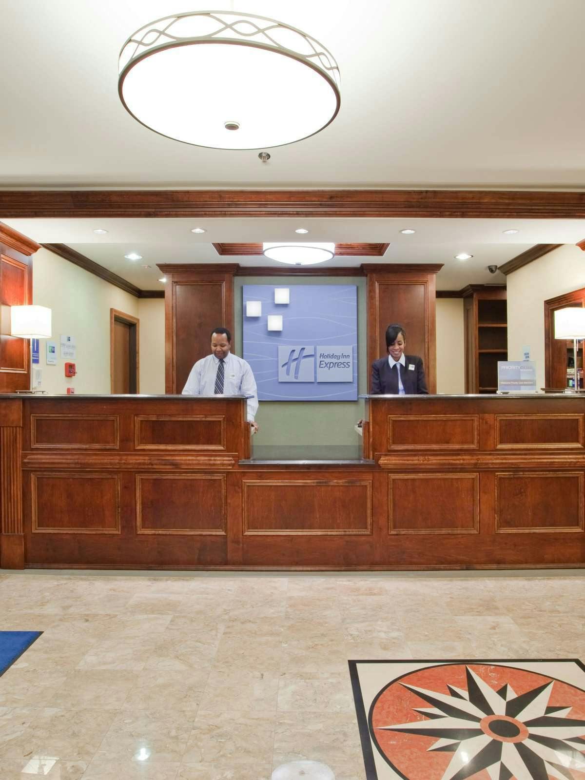 Hotel Holiday Inn Express Hotel & Suites Fredericksburg photo 5