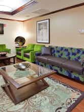 Hotel Holiday Inn Express Hotel & Suites Fredericksburg photo 4