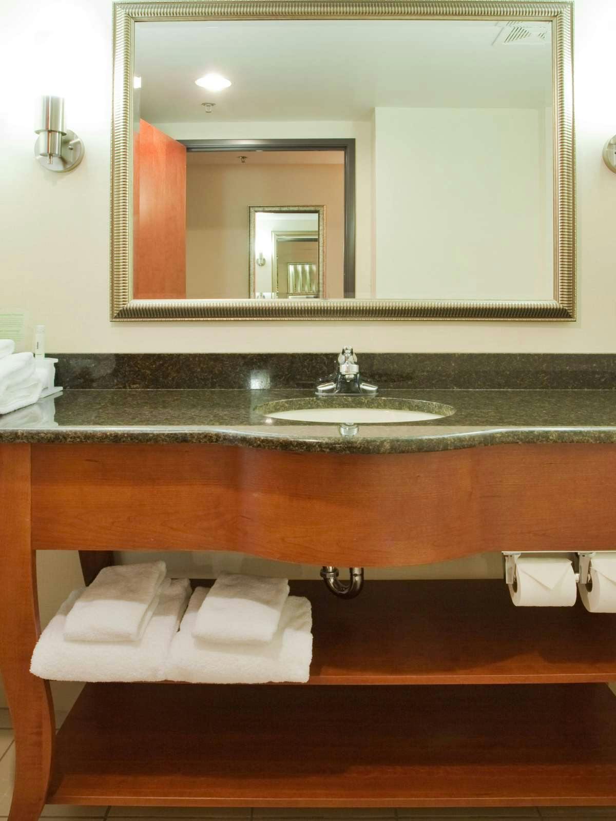 Hotel Holiday Inn Express Hotel & Suites Fredericksburg photo 3