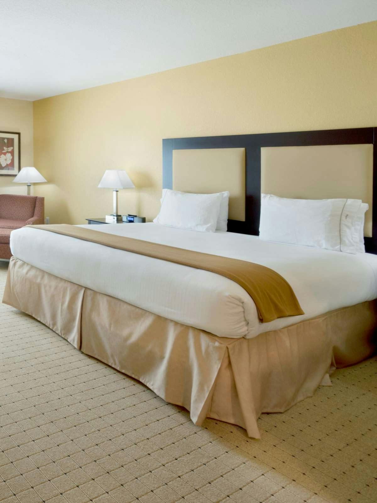 Hotel Holiday Inn Express Hotel & Suites Georgetown photo 1