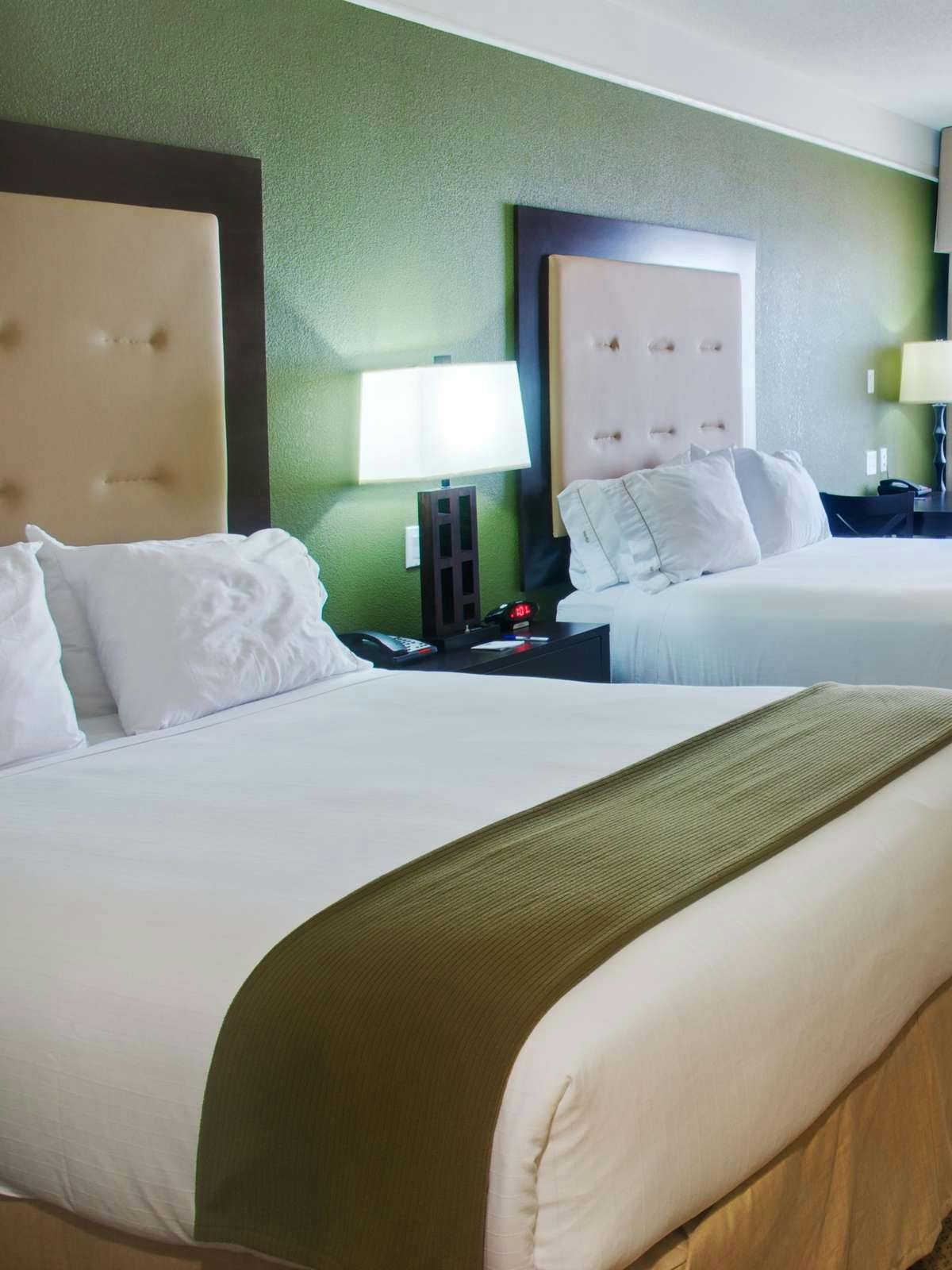 Hotel Holiday Inn Express Hotel & Suites Galveston West Seawall photo 1