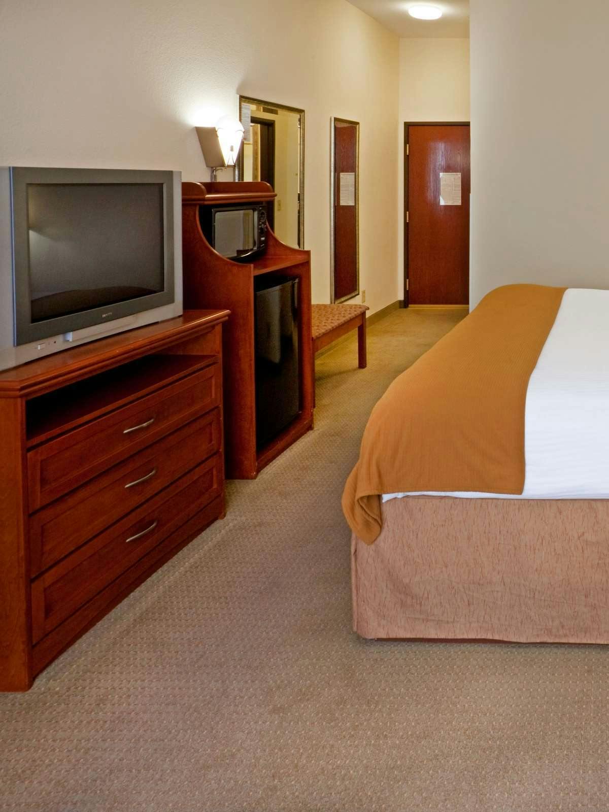 Hotel Holiday Inn Express Hotel & Suites Grand Prairie photo 2