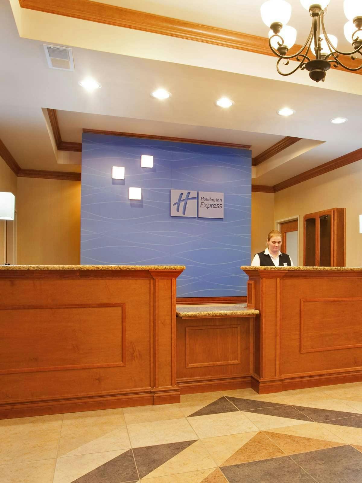 Hotel Holiday Inn Express Hotel & Suites Goshen photo 3