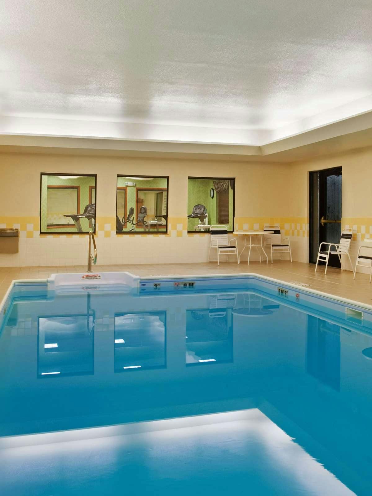 Hotel Holiday Inn Express Hotel & Suites Goshen photo 5