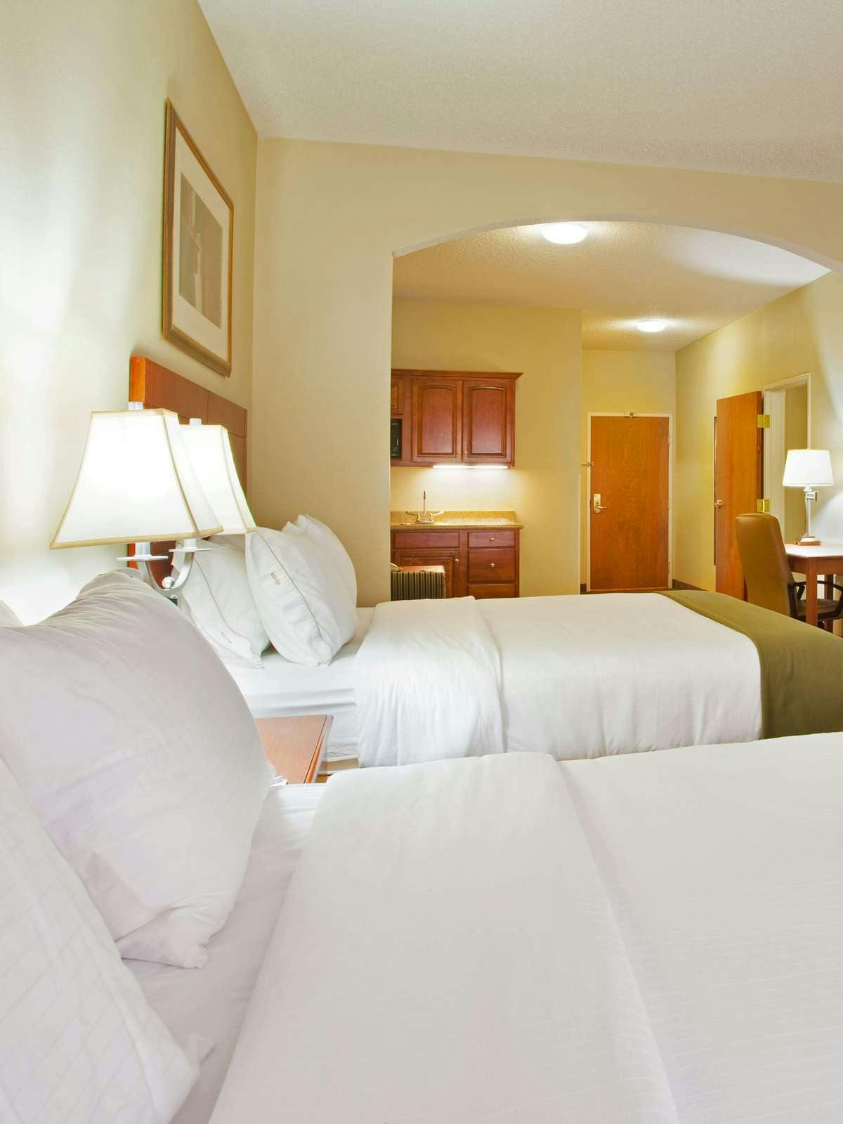 Hotel Holiday Inn Express Hotel & Suites Goshen photo 1