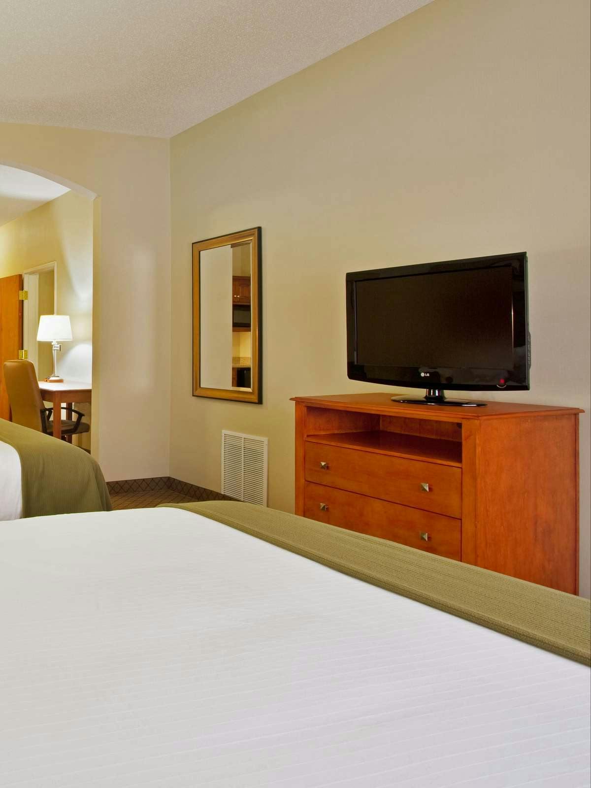 Hotel Holiday Inn Express Hotel & Suites Goshen photo 2