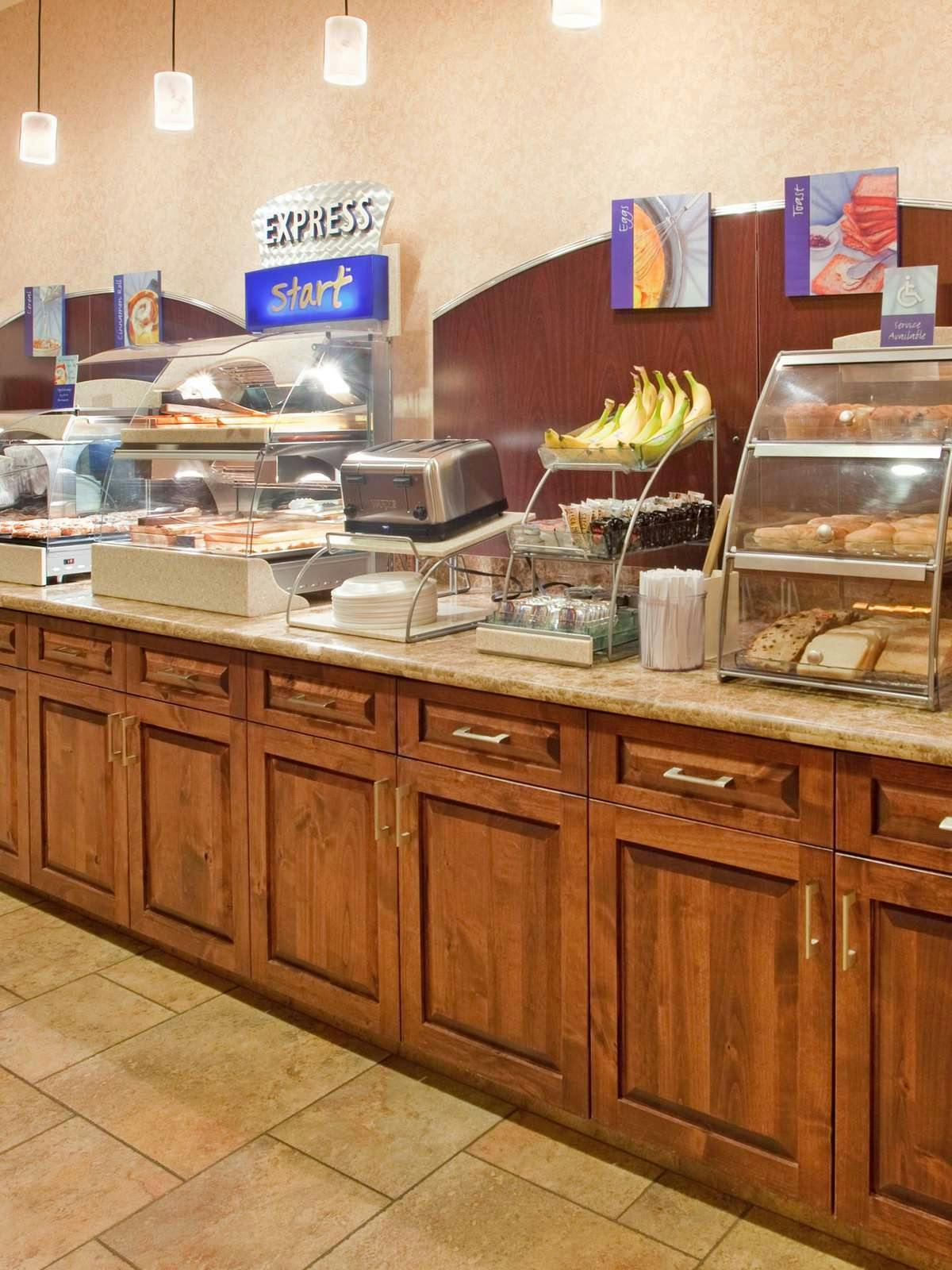 Hotel Holiday Inn Express Hotel & Suites Gallup East photo 4