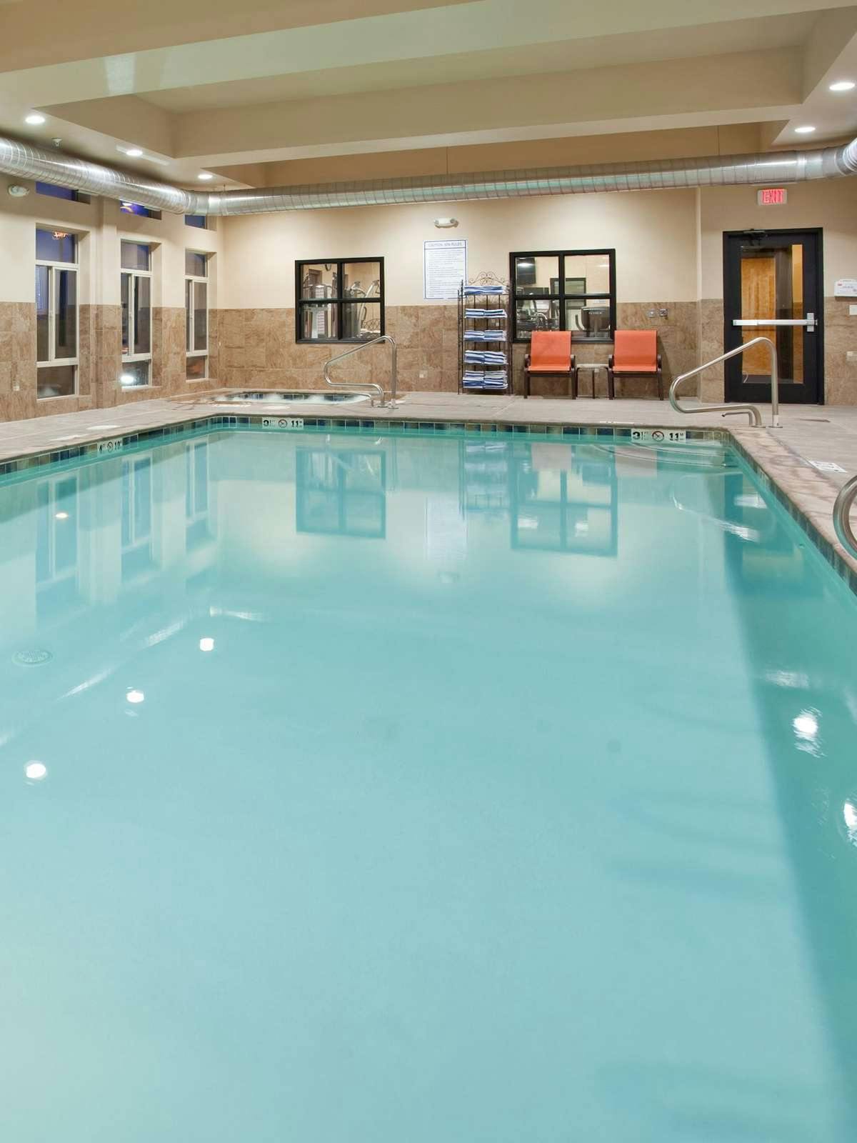 Hotel Holiday Inn Express Hotel & Suites Gallup East photo 5