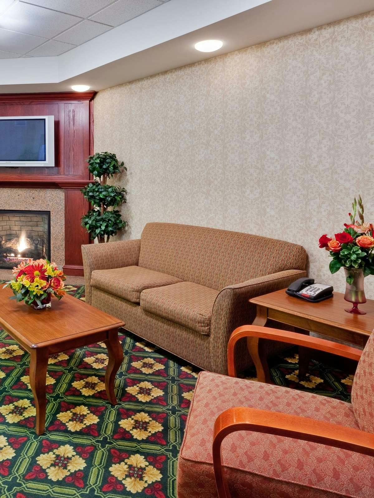 Hotel Holiday Inn Express Hotel & Suites Gibson photo 3