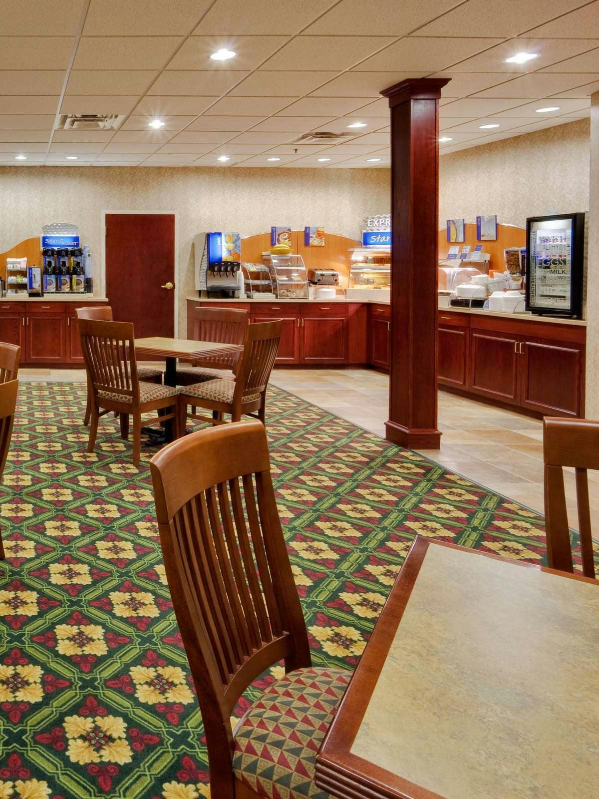 Hotel Holiday Inn Express Hotel & Suites Gibson photo 5