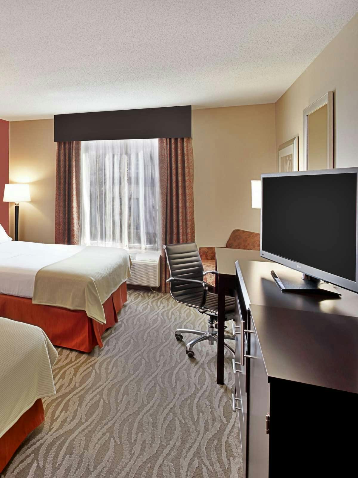 Hotel Holiday Inn Express Hotel & Suites Grand Rapids North photo 2