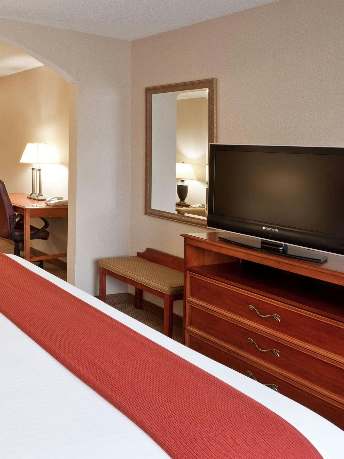 Hotel Holiday Inn Express Hotel & Suites Grand Blanc photo 2