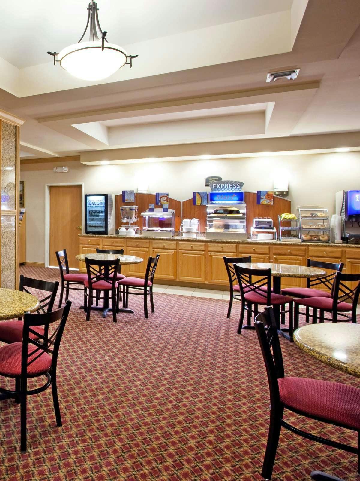 Hotel Holiday Inn Express Hotel & Suites Grand Blanc photo 5