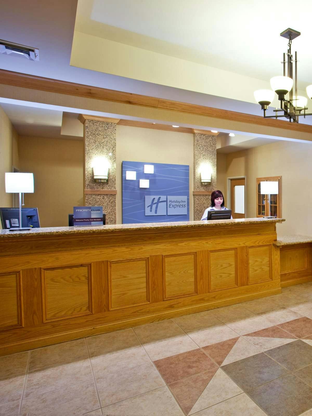 Hotel Holiday Inn Express Hotel & Suites Grand Blanc photo 4