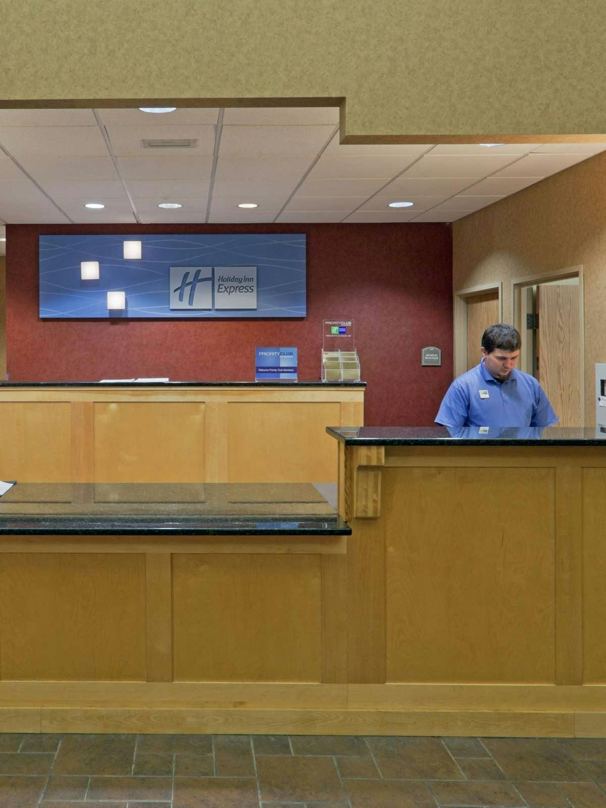 Hotel Holiday Inn Express Hotel & Suites Gillette photo 5