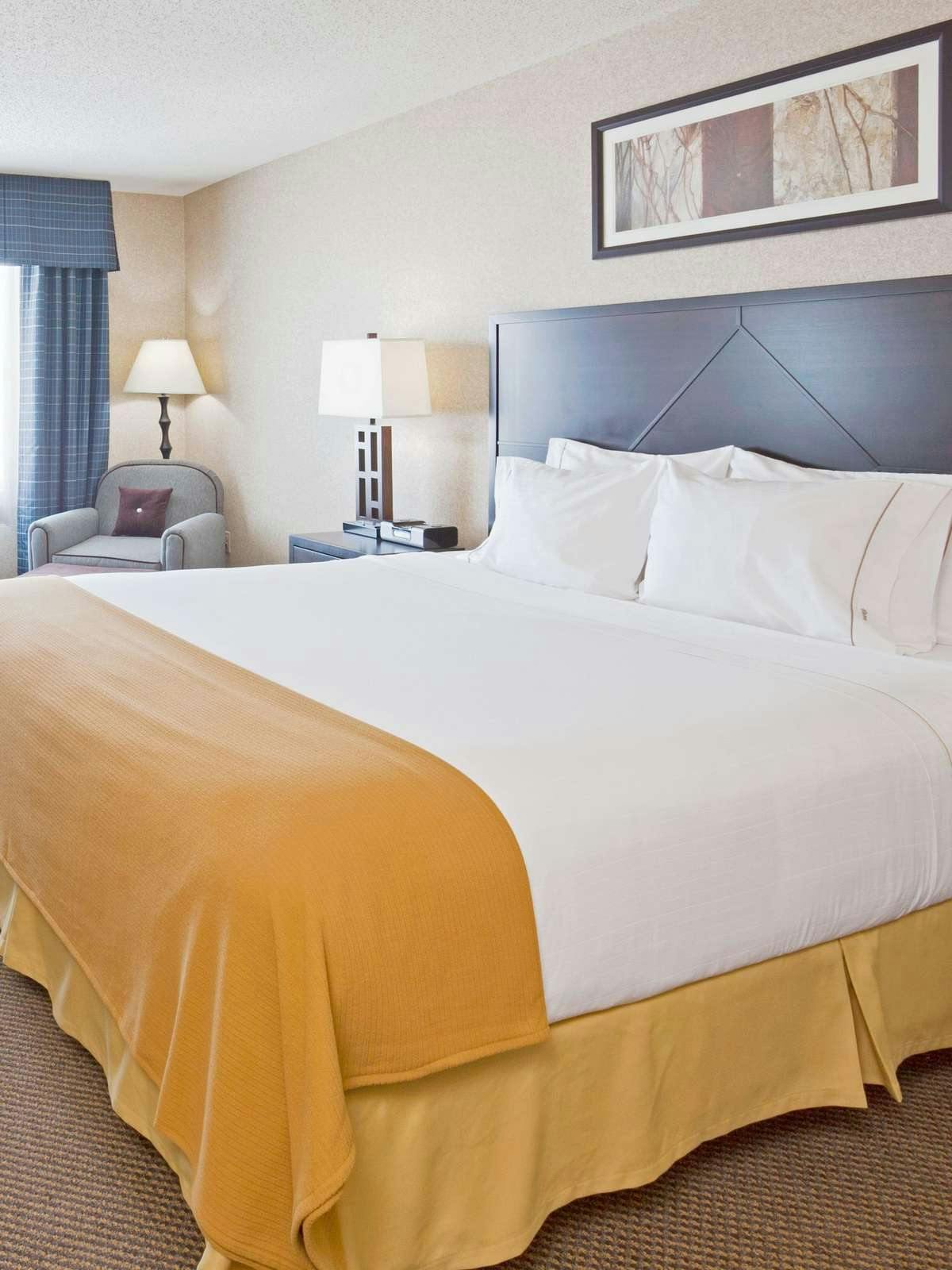 Hotel Holiday Inn Express Hotel & Suites Grand Forks photo 1