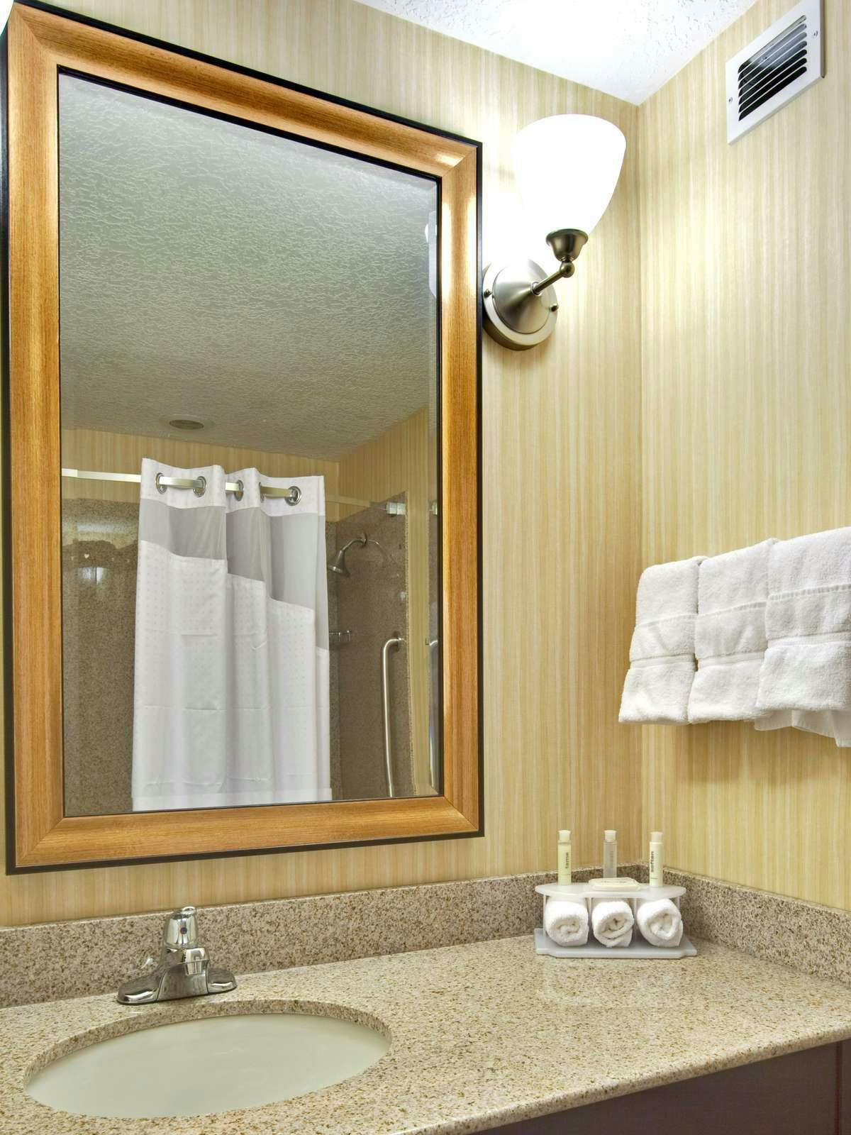 Hotel Holiday Inn Express Hotel & Suites Grants photo 3