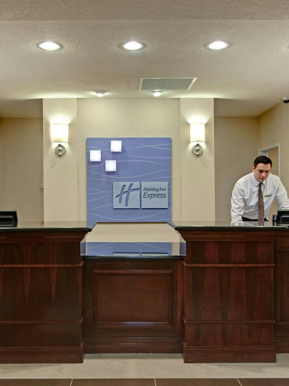 Hotel Holiday Inn Express Hotel & Suites Grants photo 4