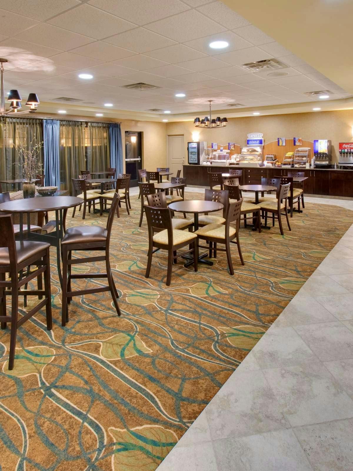 Hotel Holiday Inn Express Hotel & Suites Grand Island photo 4