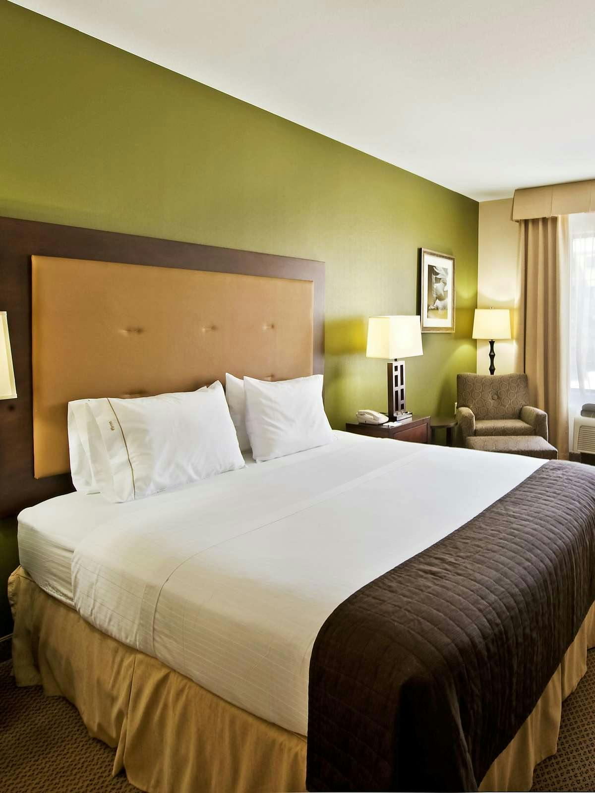 Hotel Holiday Inn Express Hotel & Suites Glendale photo 1