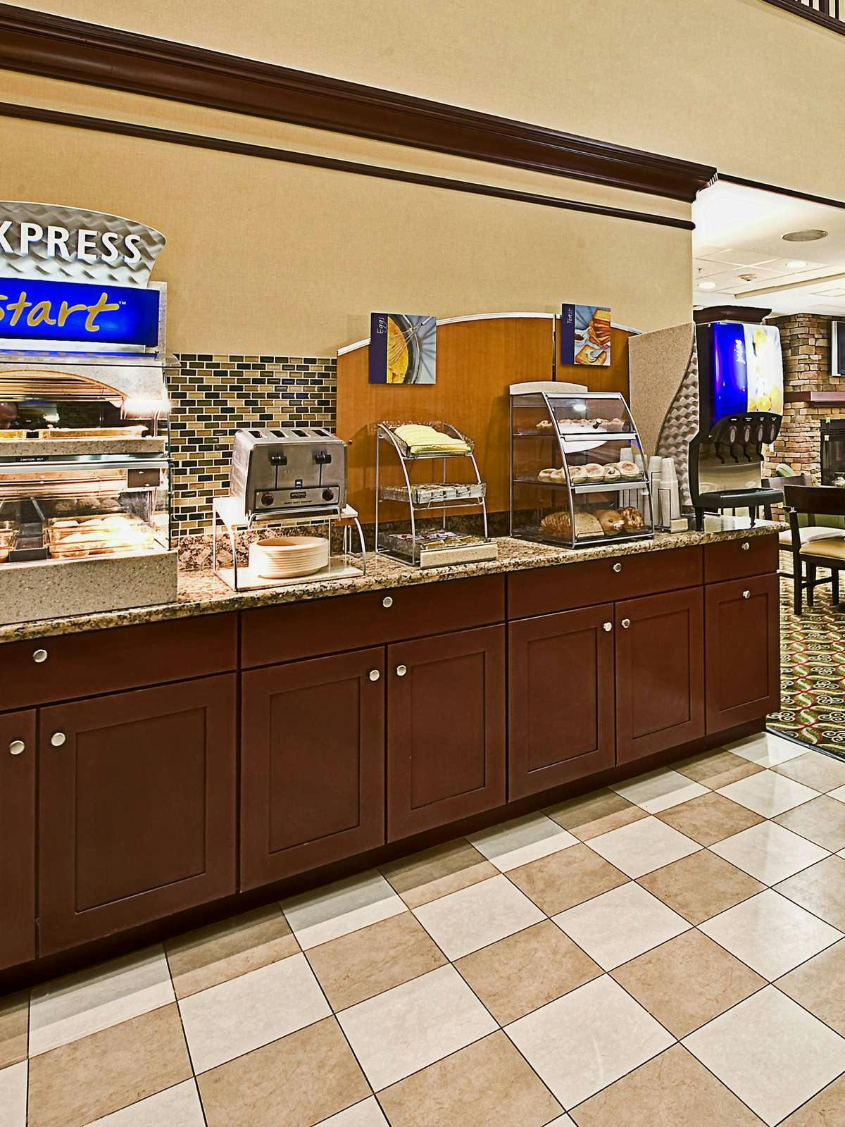 Hotel Holiday Inn Express Hotel & Suites Glendale photo 4