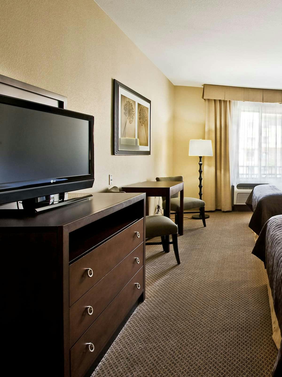 Hotel Holiday Inn Express Hotel & Suites Glendale photo 2