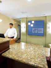 Hotel Holiday Inn Express Hotel & Suites Glendale photo 3