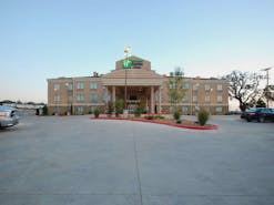 Holiday Inn Express Hotel & Suites Gonzales