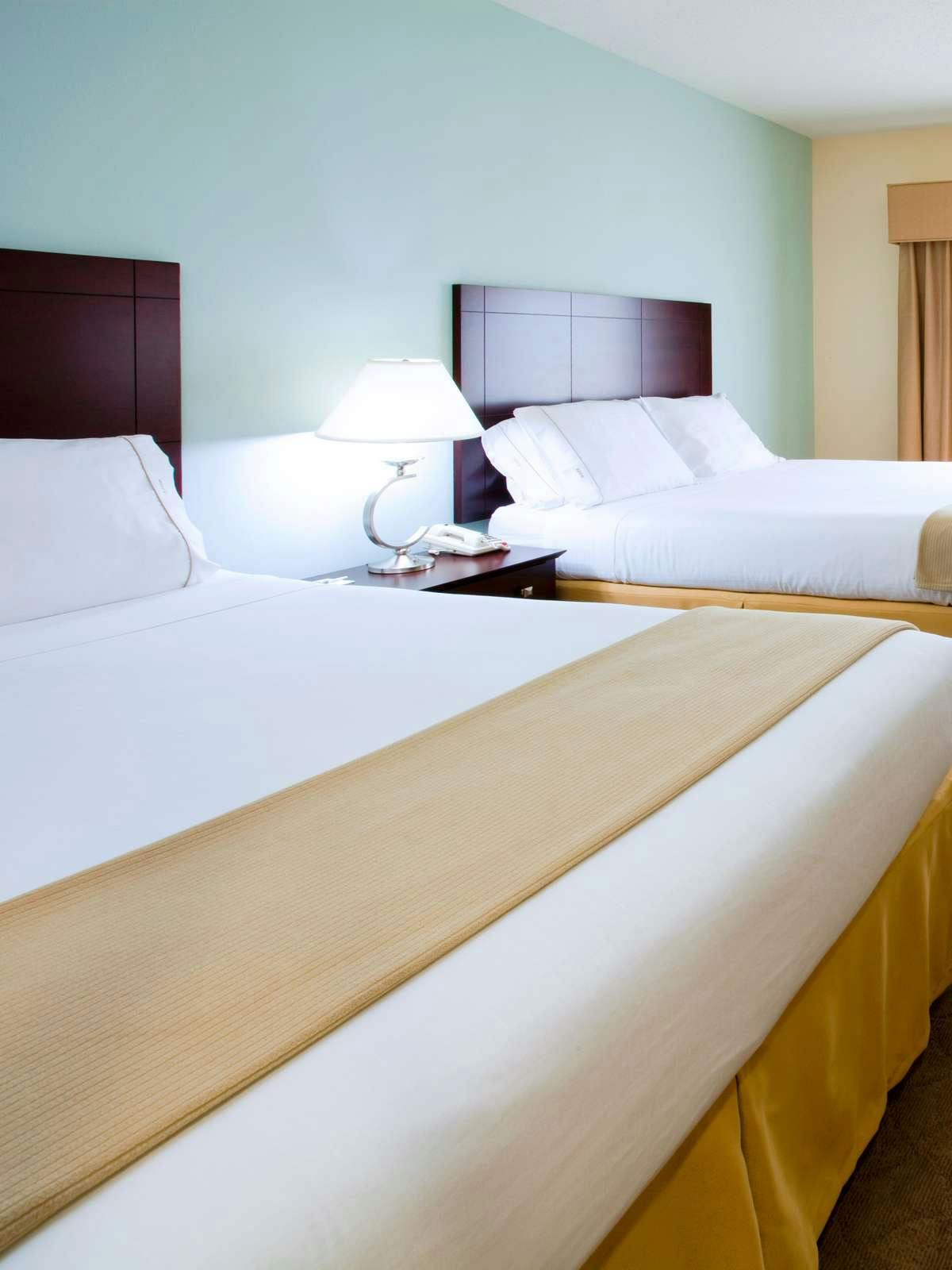 Hotel Holiday Inn Express Hotel & Suites Greensboro East photo 2