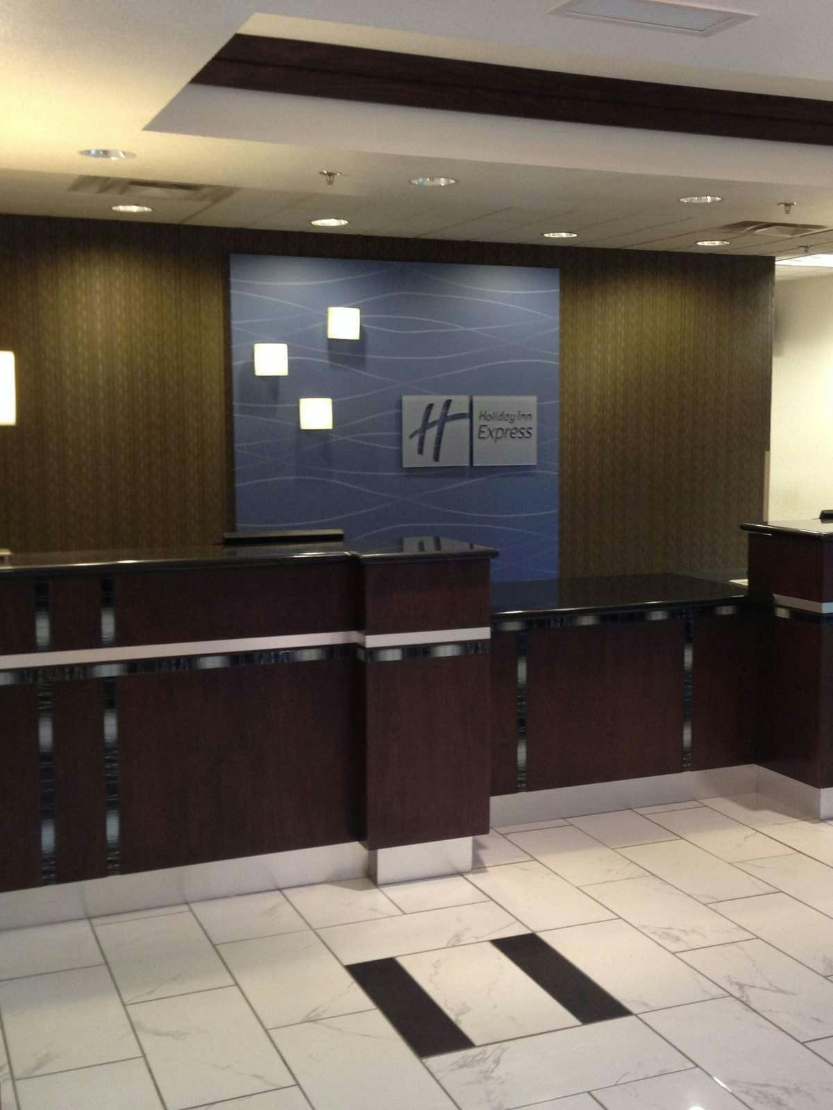 Hotel Holiday Inn Express Hotel & Suites Greenfield photo 4