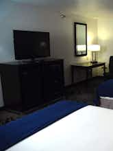 Hotel Holiday Inn Express Hotel & Suites Greenfield photo 2