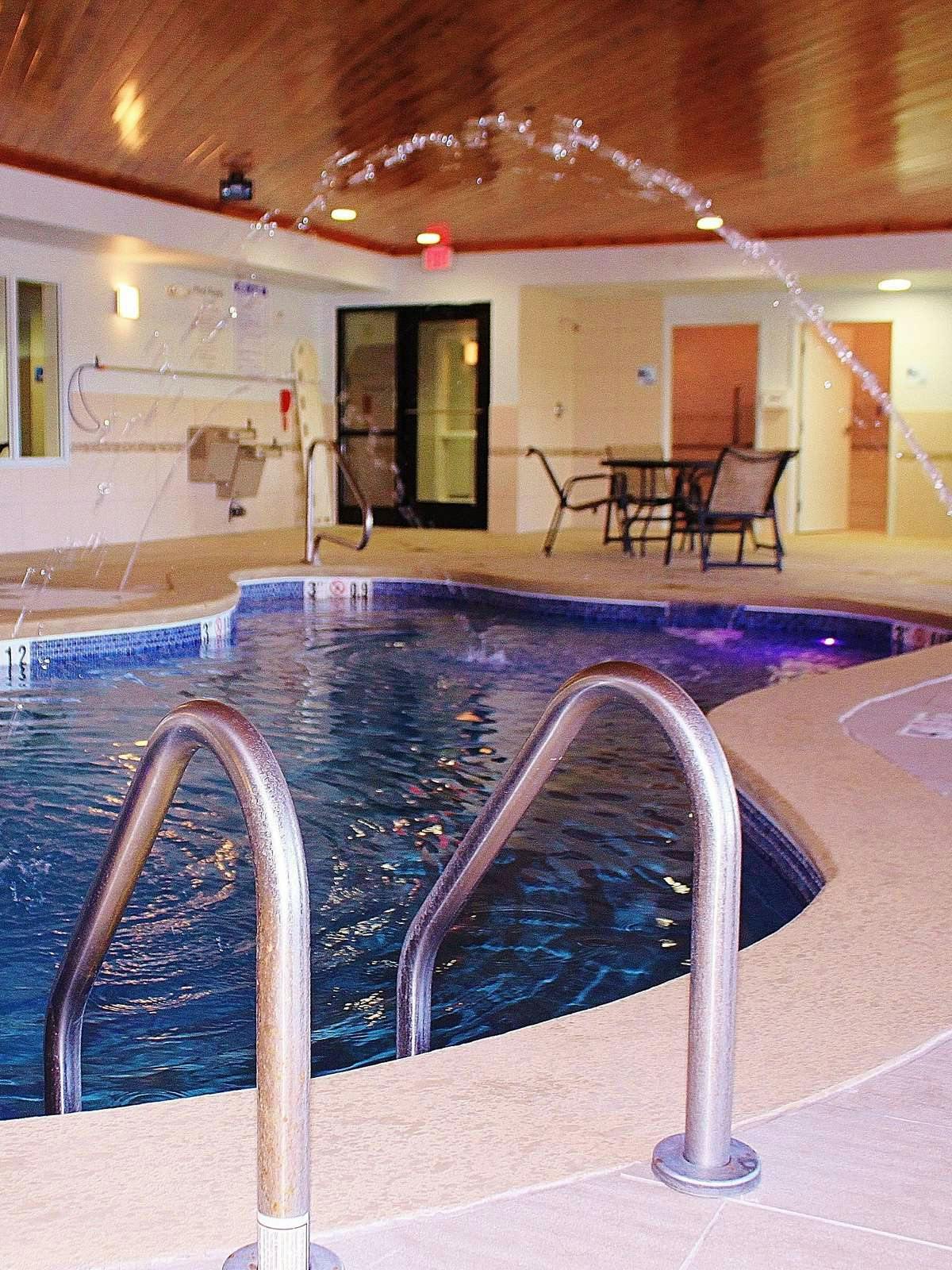 Hotel Holiday Inn Express Hotel & Suites Greenfield photo 5