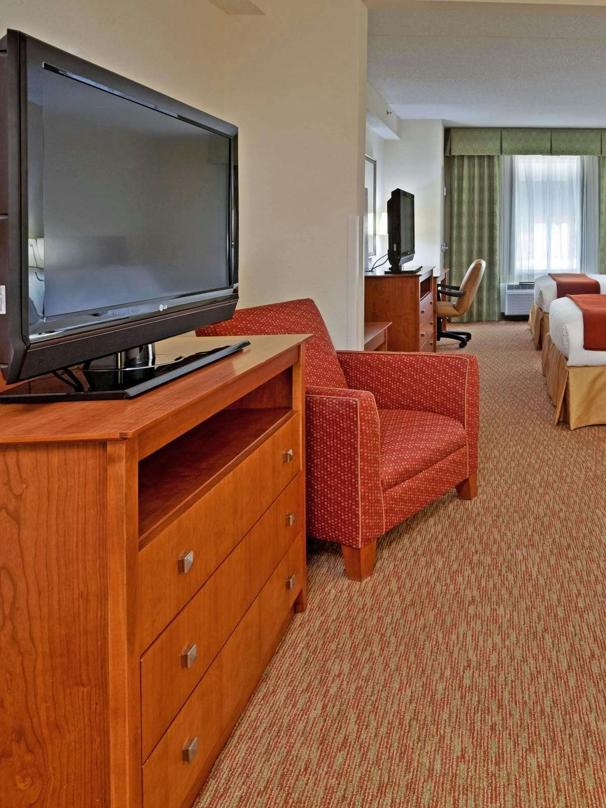 Hotel Holiday Inn Express Hotel & Suites Greensboro photo 2